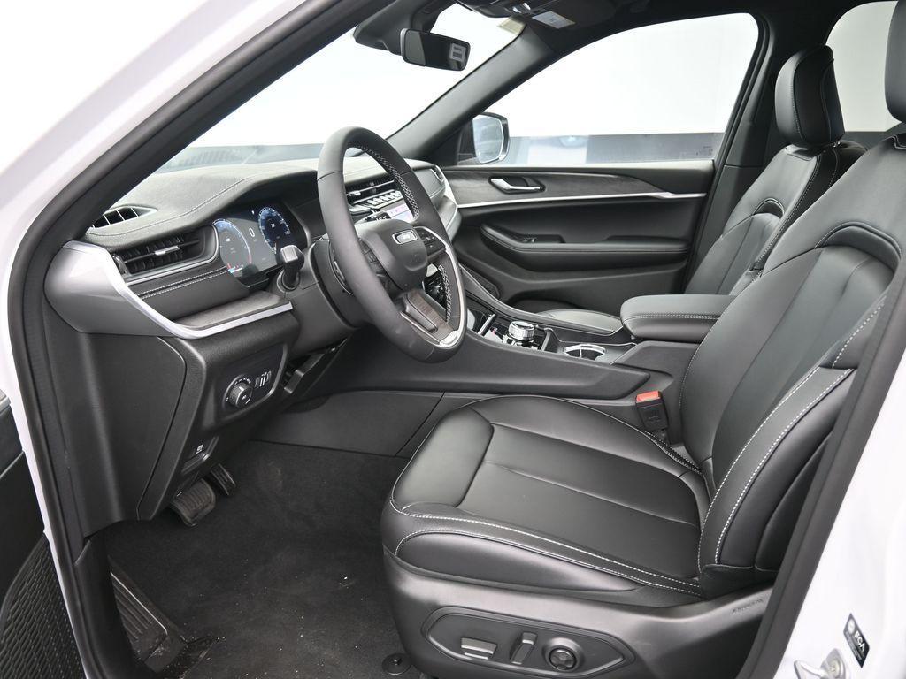 new 2025 Jeep Grand Cherokee car, priced at $47,894