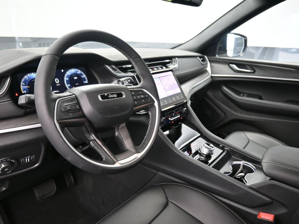 new 2025 Jeep Grand Cherokee car, priced at $47,894