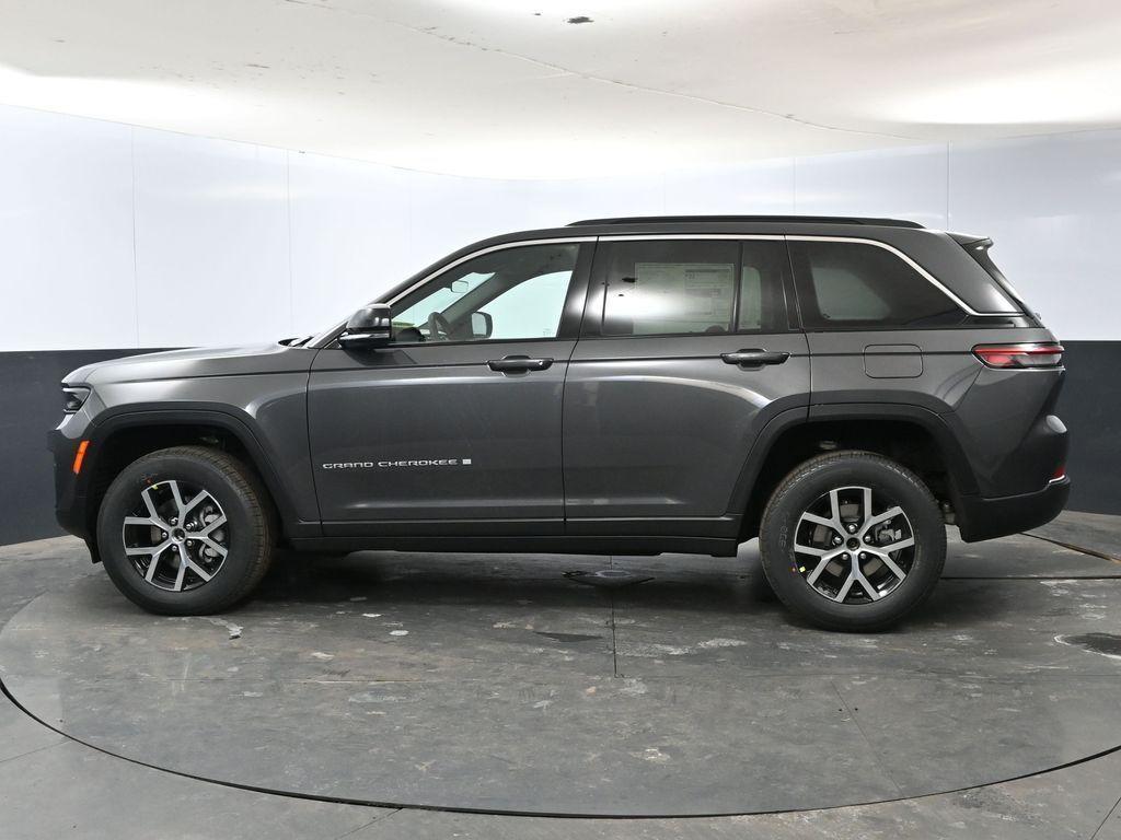 new 2025 Jeep Grand Cherokee car, priced at $44,330