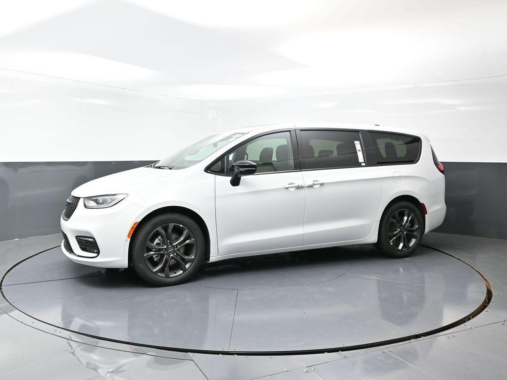 new 2026 Chrysler Pacifica car, priced at $41,227