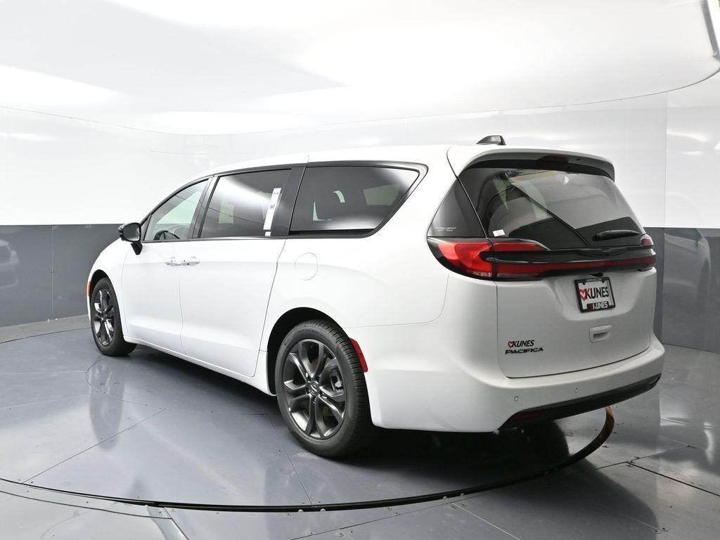 new 2026 Chrysler Pacifica car, priced at $41,227