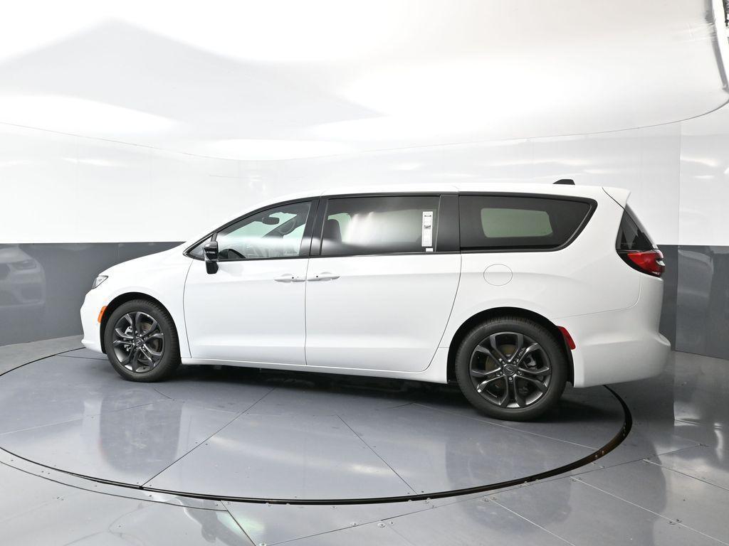 new 2026 Chrysler Pacifica car, priced at $41,227