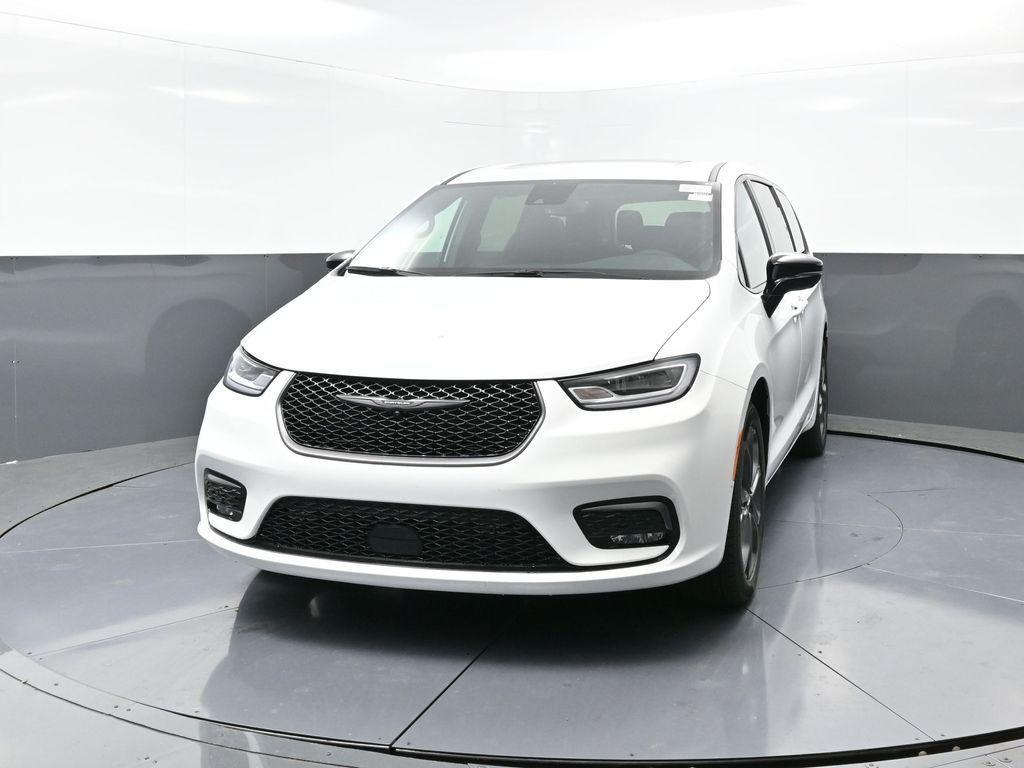 new 2026 Chrysler Pacifica car, priced at $41,227