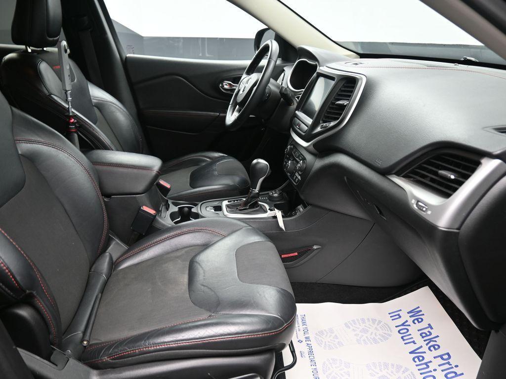 used 2015 Jeep Cherokee car, priced at $12,995