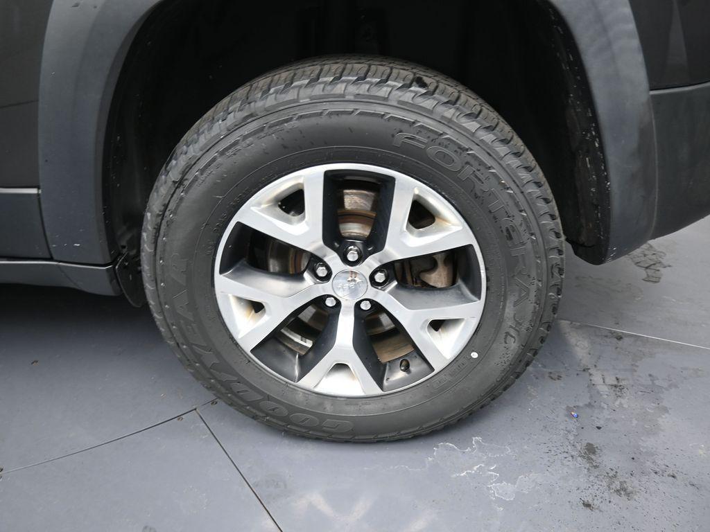 used 2015 Jeep Cherokee car, priced at $12,995