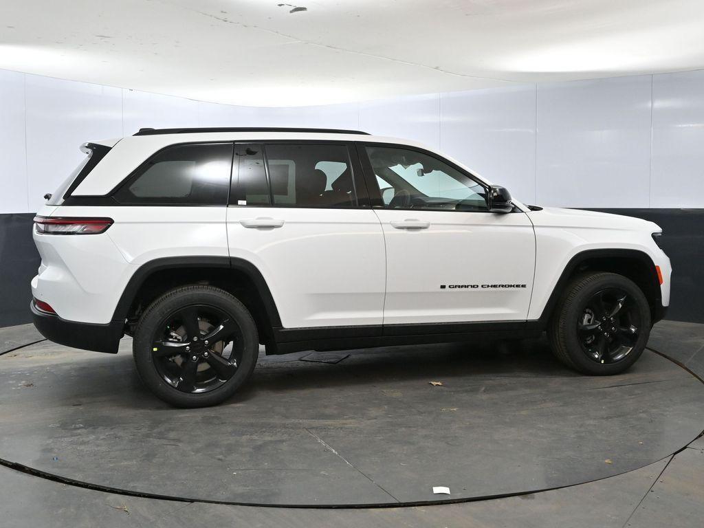 new 2025 Jeep Grand Cherokee car, priced at $41,596