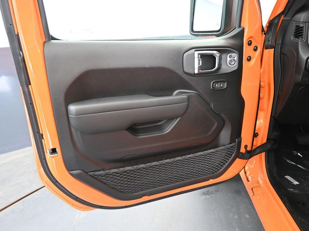 new 2025 Jeep Gladiator car, priced at $46,898