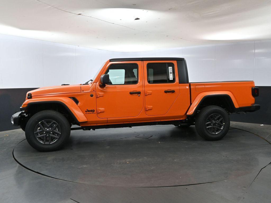 new 2025 Jeep Gladiator car, priced at $46,898