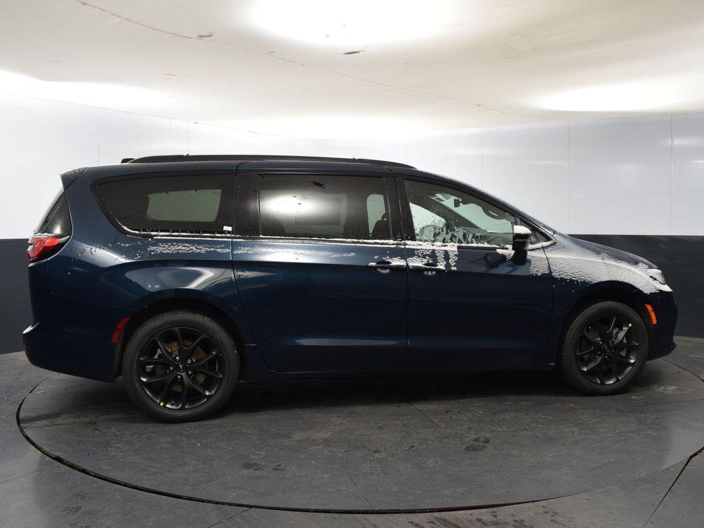 new 2025 Chrysler Pacifica car, priced at $51,319