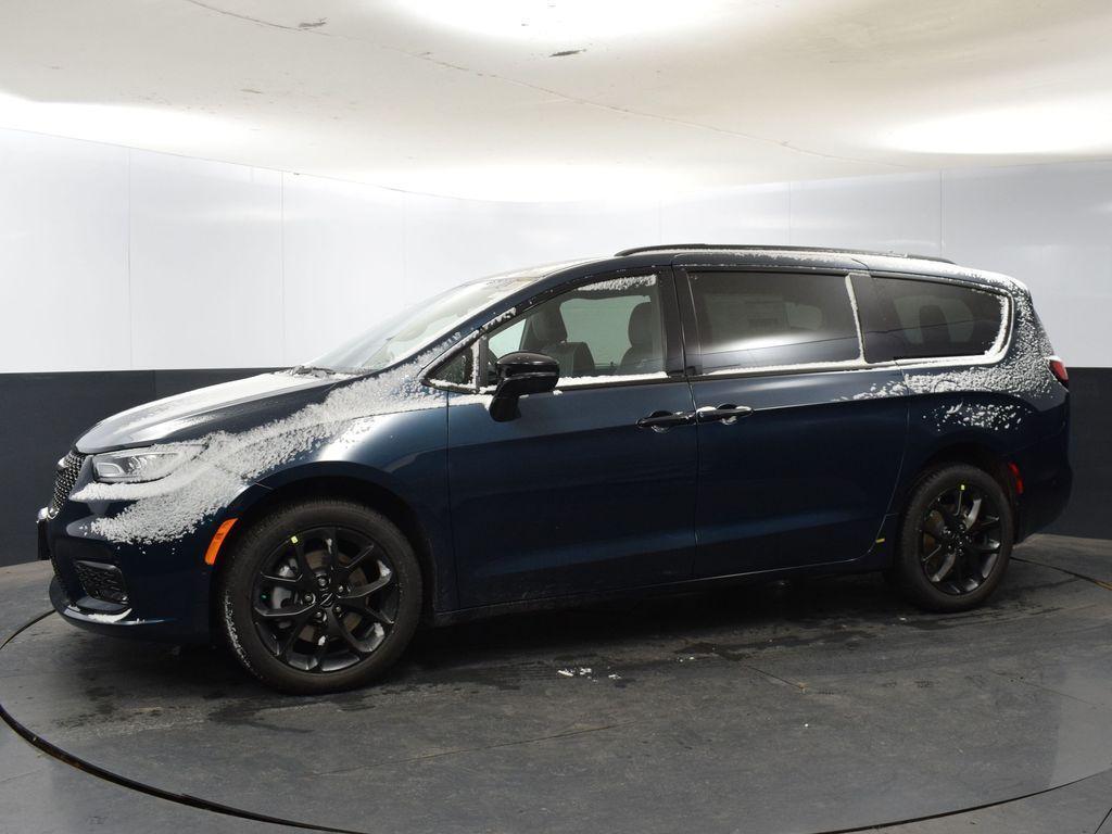 new 2025 Chrysler Pacifica car, priced at $51,319