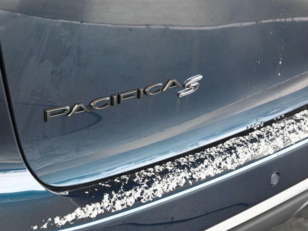 new 2025 Chrysler Pacifica car, priced at $51,319