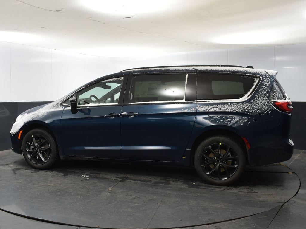 new 2025 Chrysler Pacifica car, priced at $51,319