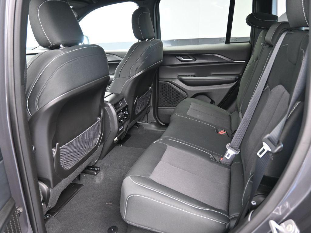 new 2025 Jeep Grand Cherokee car, priced at $42,915