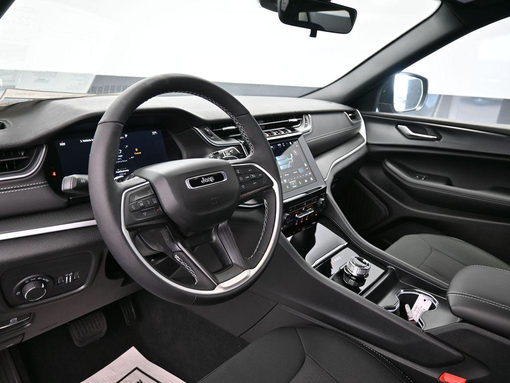 new 2025 Jeep Grand Cherokee car, priced at $42,915
