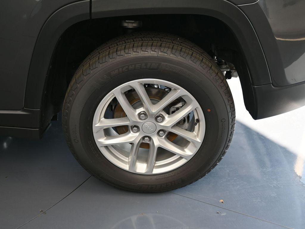 new 2025 Jeep Grand Cherokee car, priced at $42,915