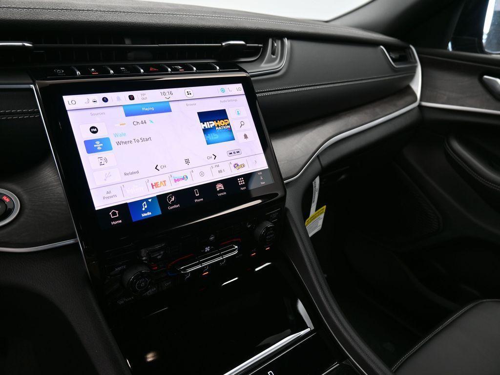 new 2025 Jeep Grand Cherokee car, priced at $45,650