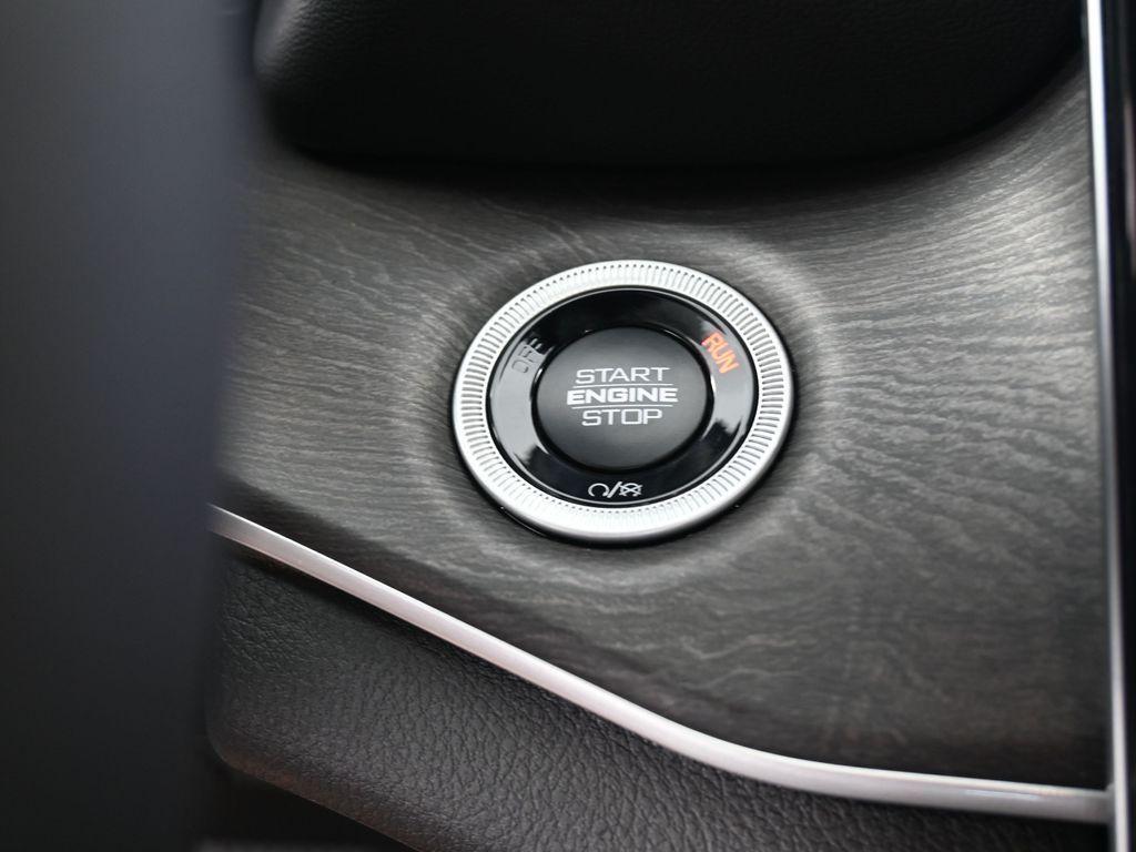 new 2025 Jeep Grand Cherokee car, priced at $45,650