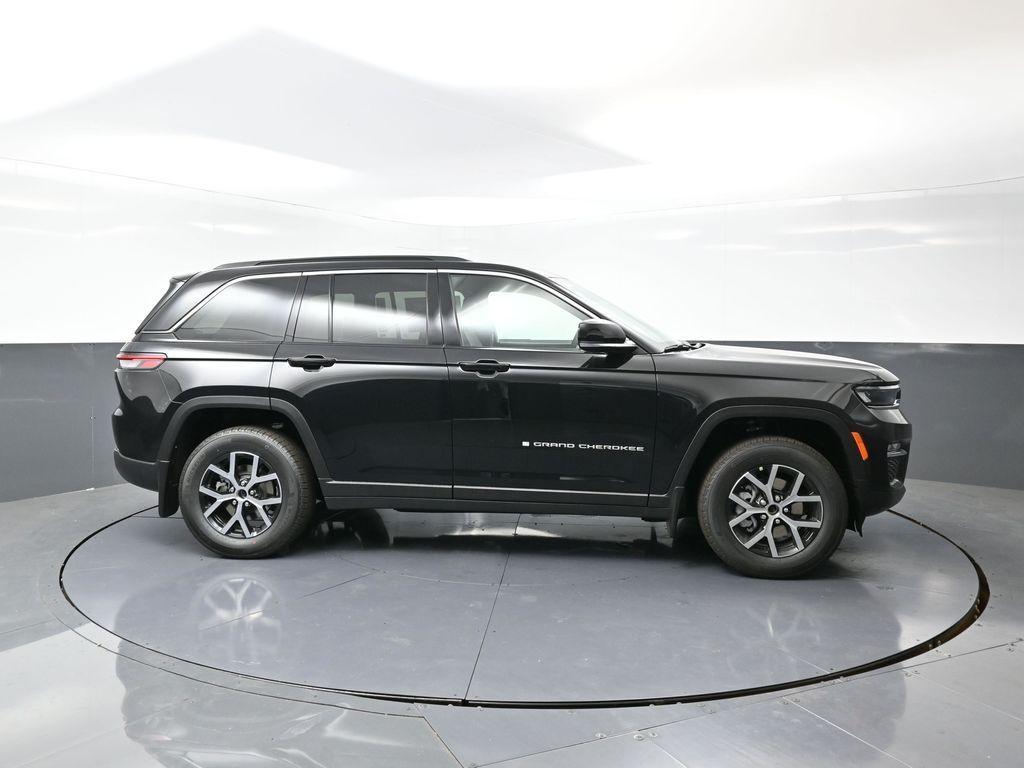 new 2025 Jeep Grand Cherokee car, priced at $49,180