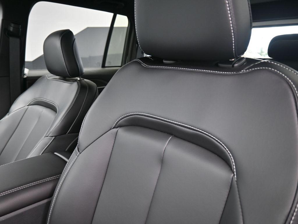 new 2025 Jeep Grand Cherokee car, priced at $49,180