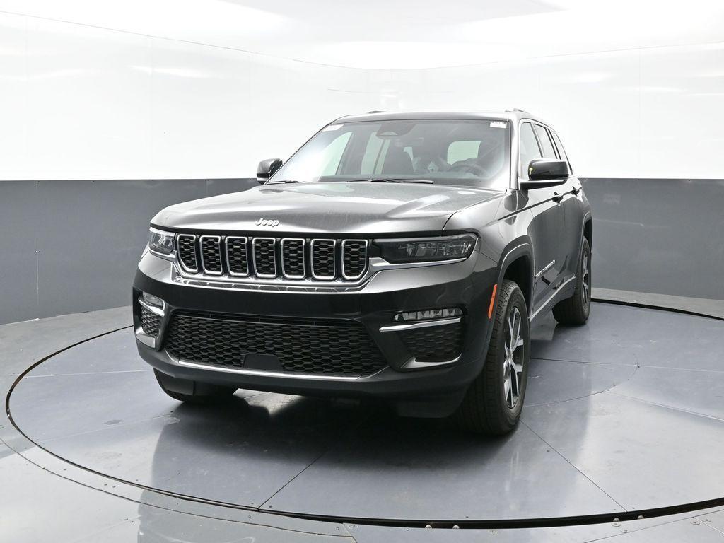 new 2025 Jeep Grand Cherokee car, priced at $49,180