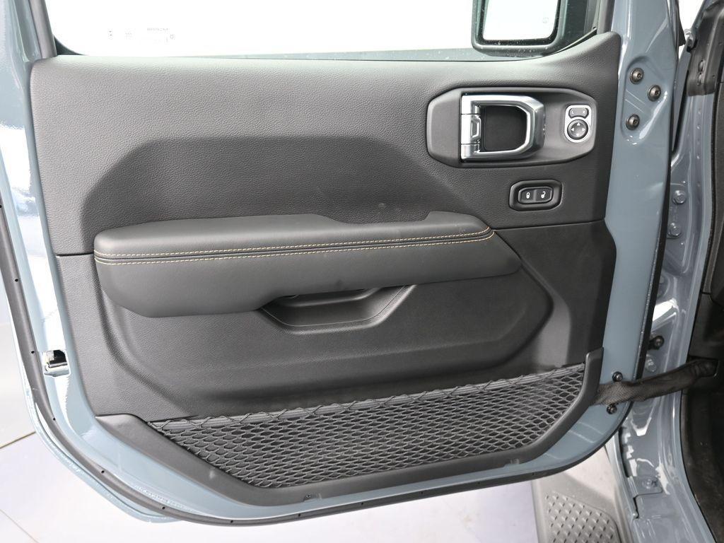 new 2025 Jeep Gladiator car, priced at $48,240