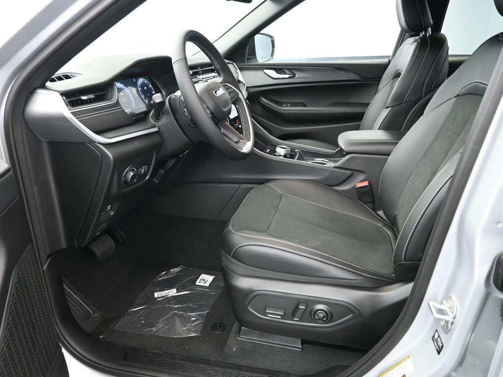 new 2025 Jeep Grand Cherokee L car, priced at $47,622