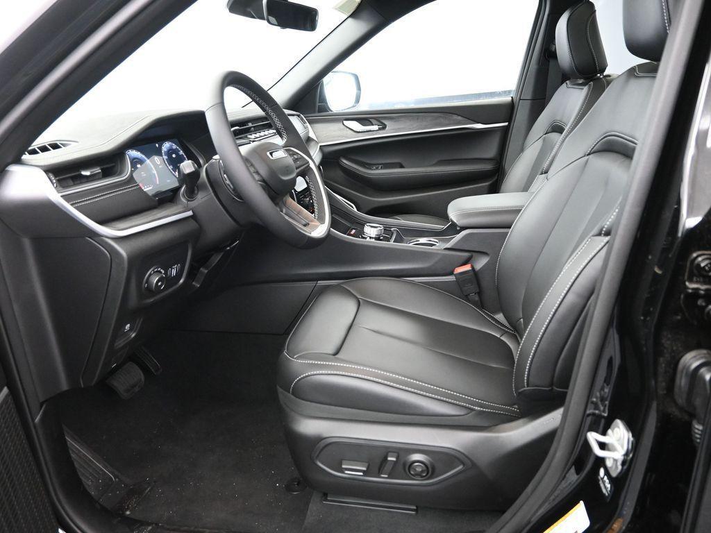 new 2025 Jeep Grand Cherokee L car, priced at $50,881