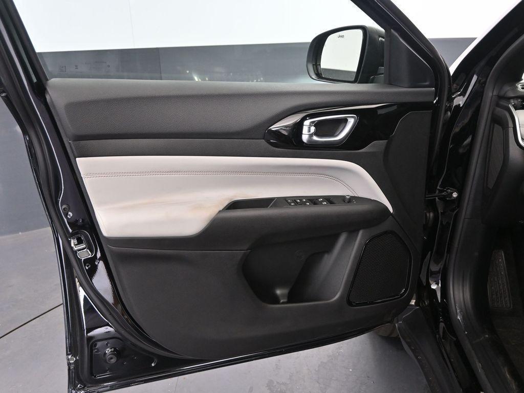 new 2025 Jeep Compass car, priced at $35,085