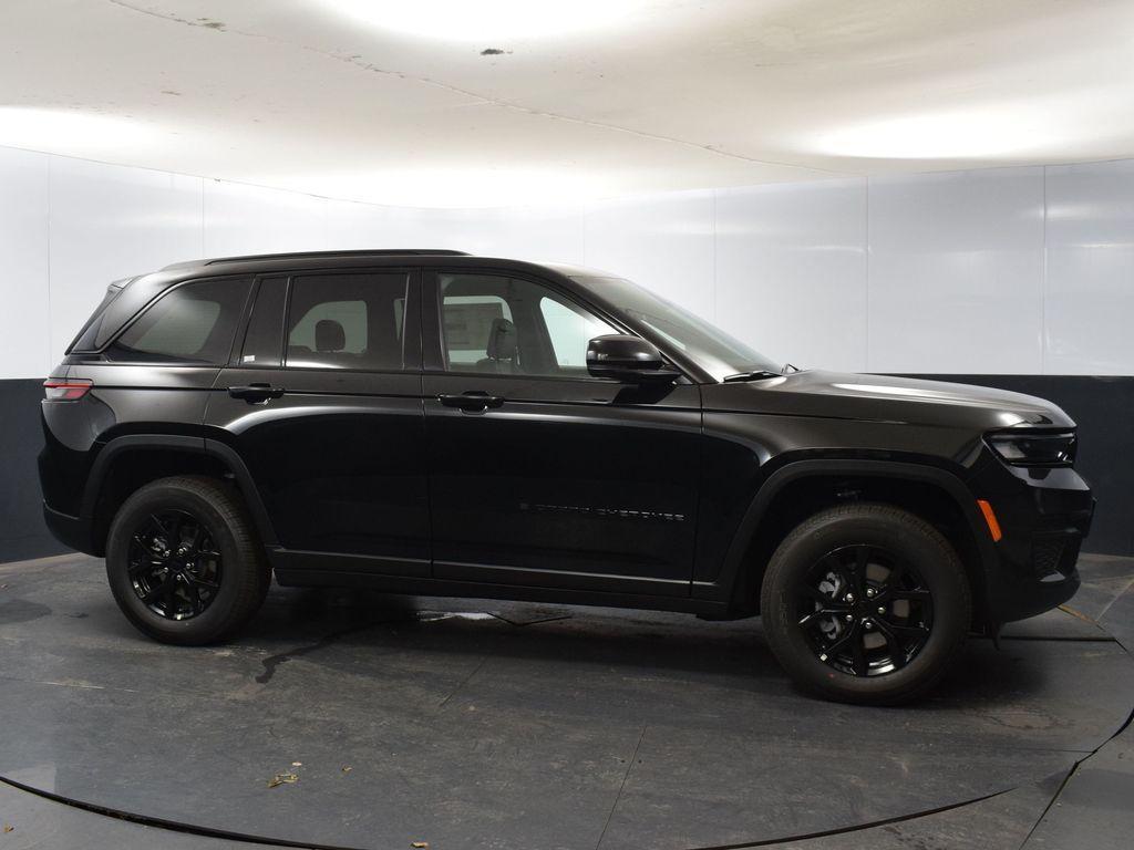 new 2025 Jeep Grand Cherokee car, priced at $41,007