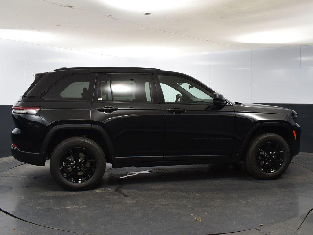 new 2025 Jeep Grand Cherokee car, priced at $41,007