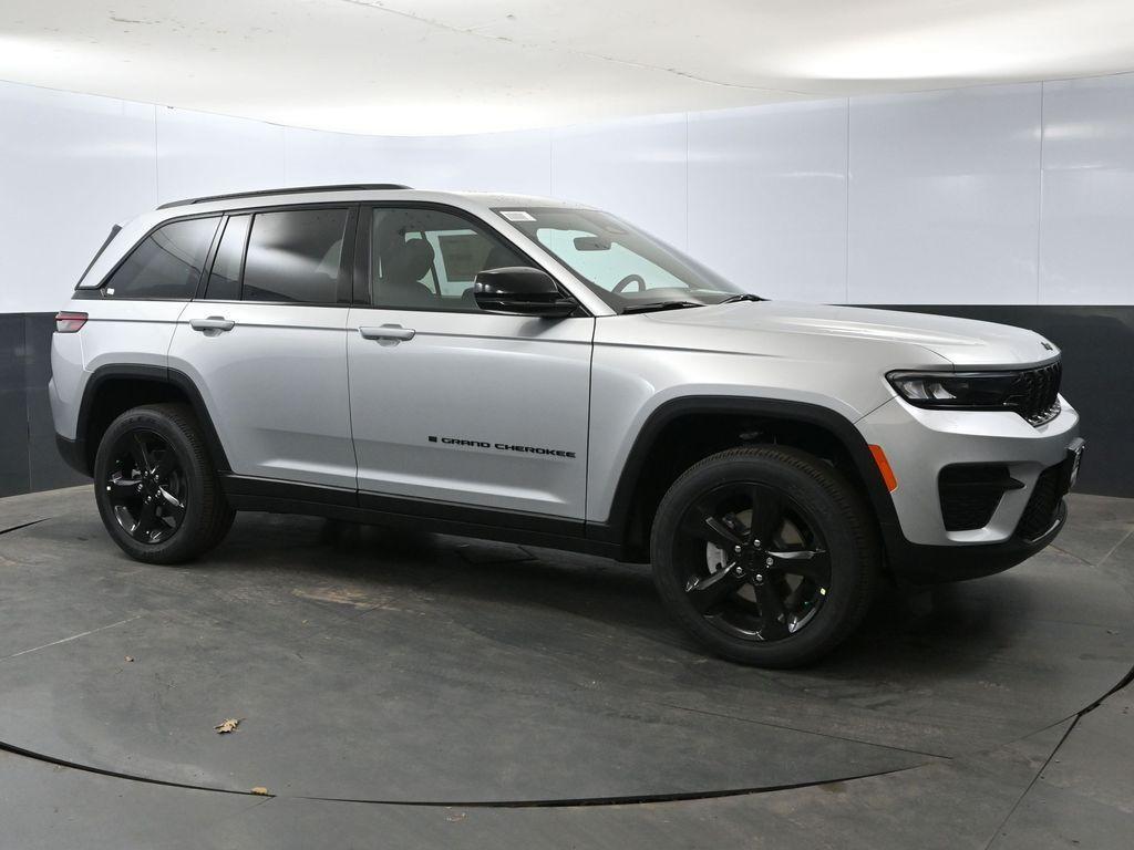 new 2025 Jeep Grand Cherokee car, priced at $43,158