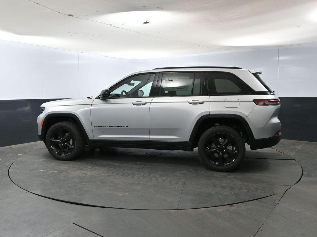 new 2025 Jeep Grand Cherokee car, priced at $45,150