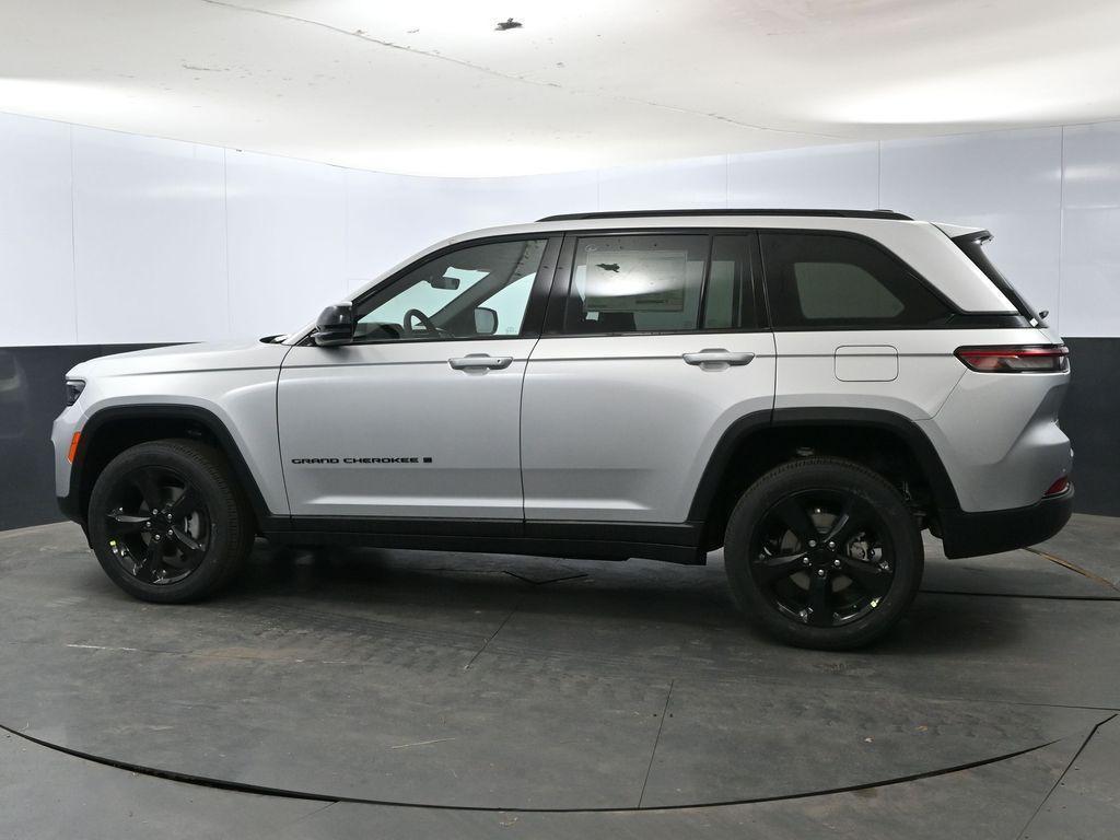 new 2025 Jeep Grand Cherokee car, priced at $43,158