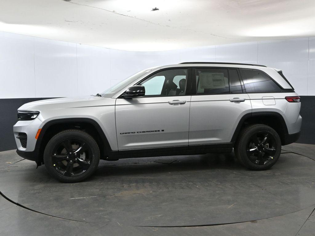 new 2025 Jeep Grand Cherokee car, priced at $43,158