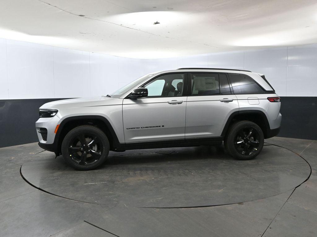 new 2025 Jeep Grand Cherokee car, priced at $45,150