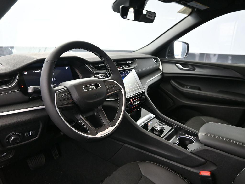 new 2025 Jeep Grand Cherokee car, priced at $43,158