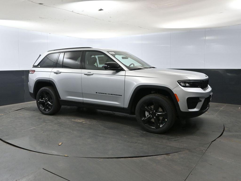 new 2025 Jeep Grand Cherokee car, priced at $45,150
