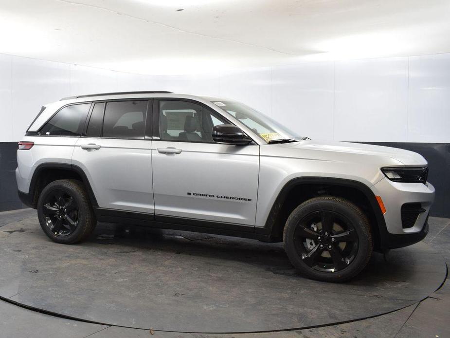 new 2024 Jeep Grand Cherokee car, priced at $43,563