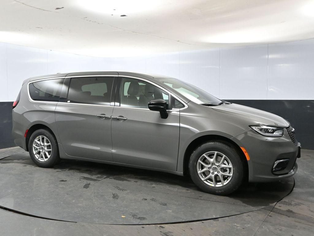 new 2025 Chrysler Pacifica car, priced at $38,205