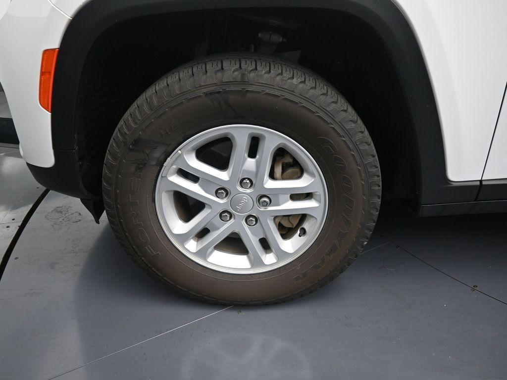 used 2023 Jeep Grand Cherokee car, priced at $27,821