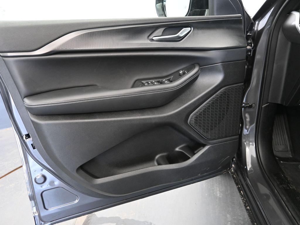 new 2025 Jeep Grand Cherokee L car, priced at $47,214