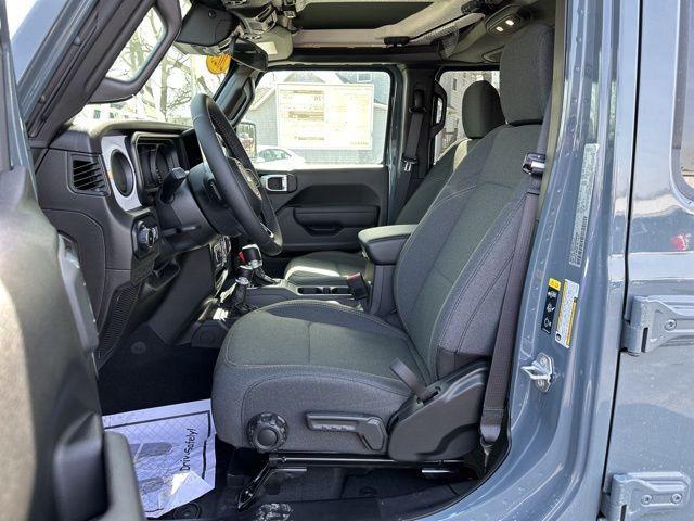 new 2025 Jeep Wrangler car, priced at $46,526