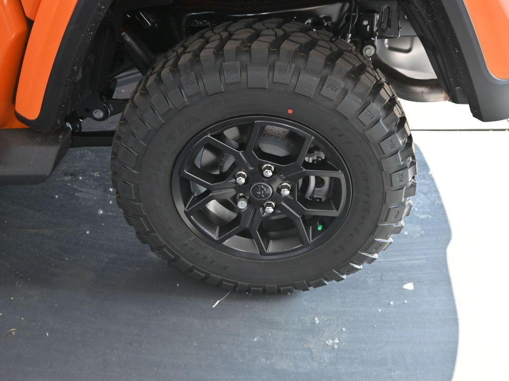 new 2025 Jeep Gladiator car, priced at $46,012