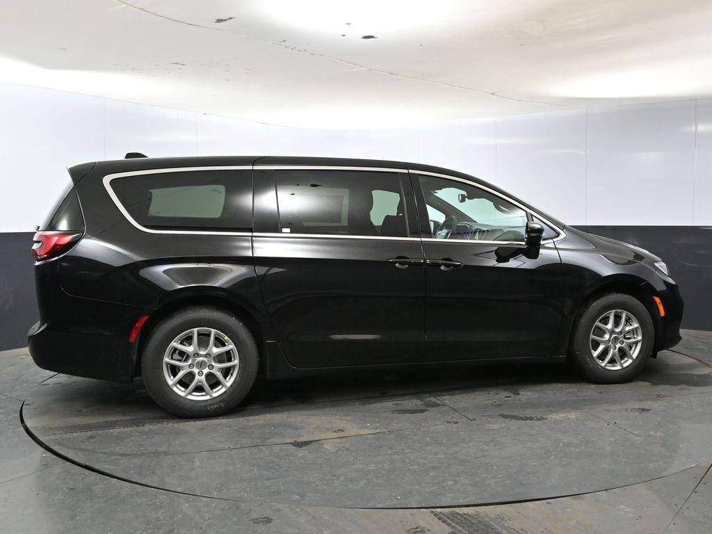 new 2025 Chrysler Pacifica car, priced at $37,774