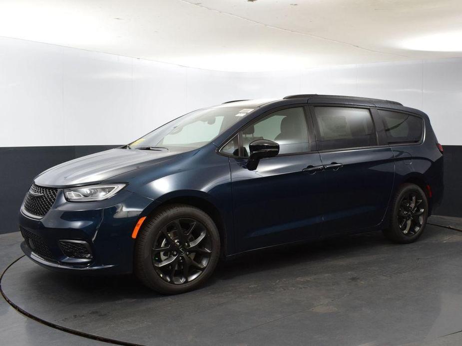 new 2024 Chrysler Pacifica car, priced at $38,549