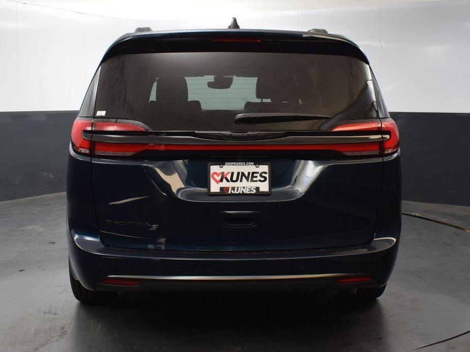 new 2024 Chrysler Pacifica car, priced at $38,549