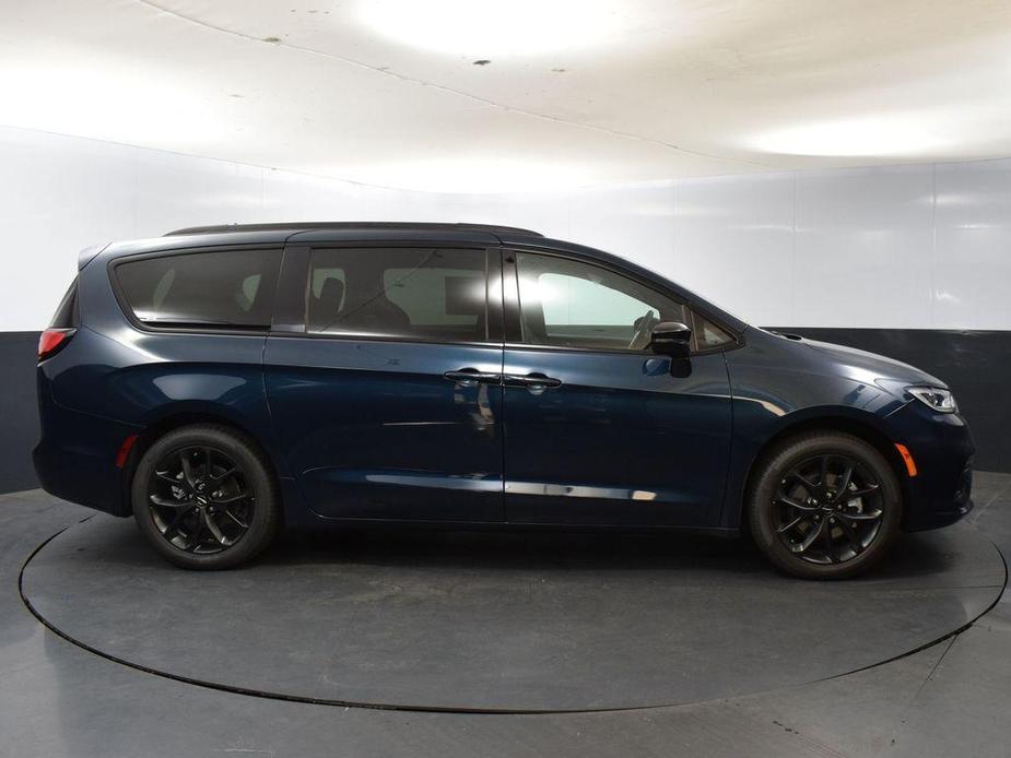 new 2024 Chrysler Pacifica car, priced at $38,549