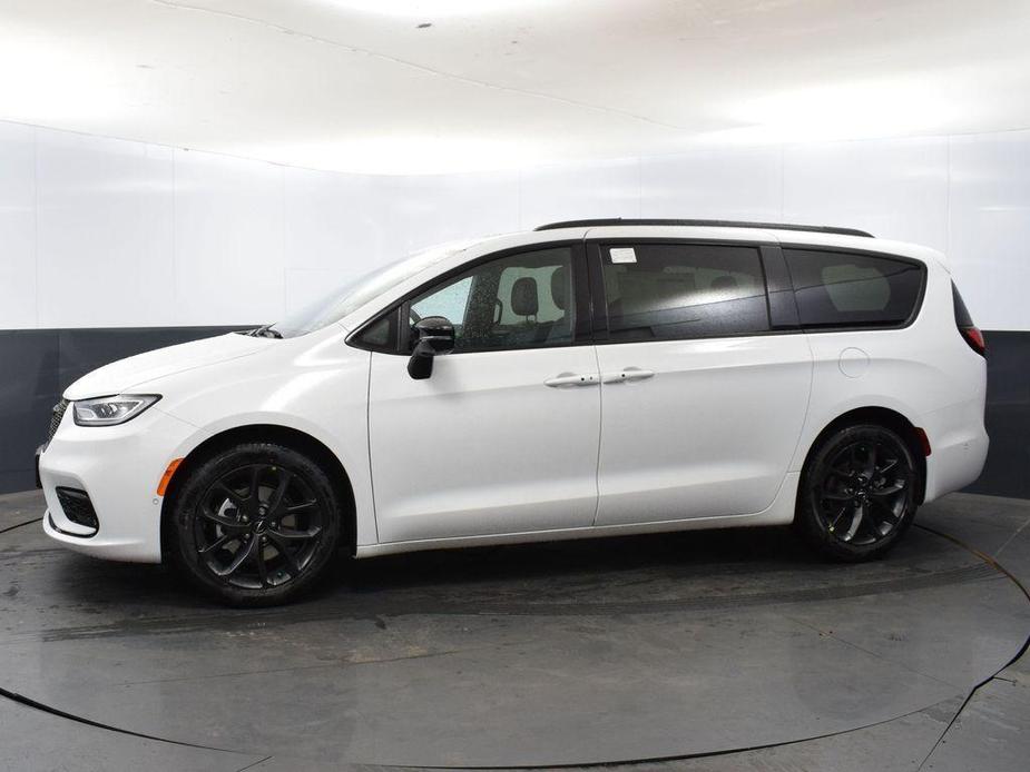 new 2024 Chrysler Pacifica car, priced at $43,518