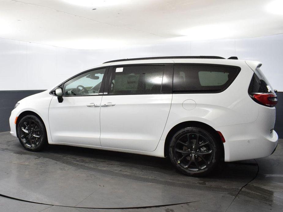 new 2024 Chrysler Pacifica car, priced at $43,518