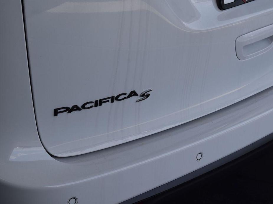 new 2024 Chrysler Pacifica car, priced at $38,432